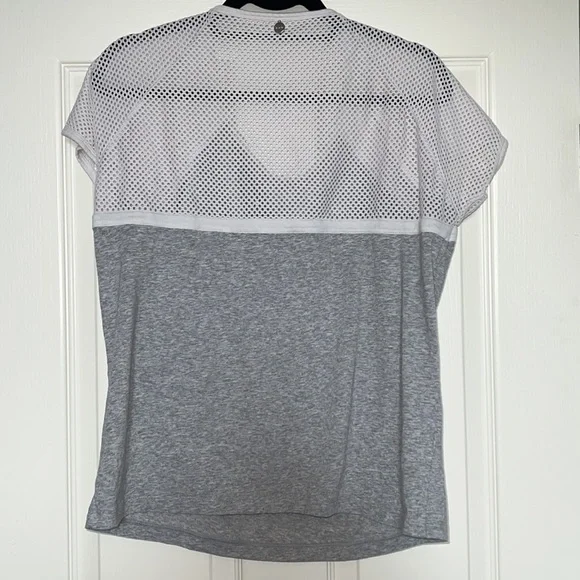 Workout top - Picture 2 of 2